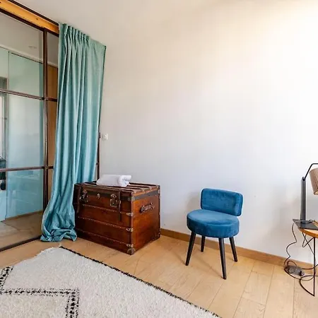 Marche Des Capucins - Calme - Lumineux - Garage Apartment *