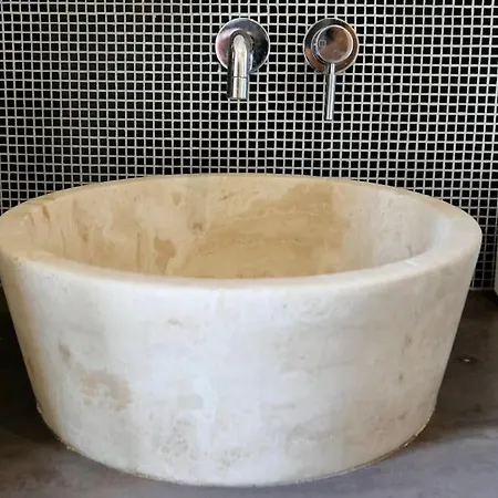 Marche Des Capucins - Calme - Lumineux - Garage